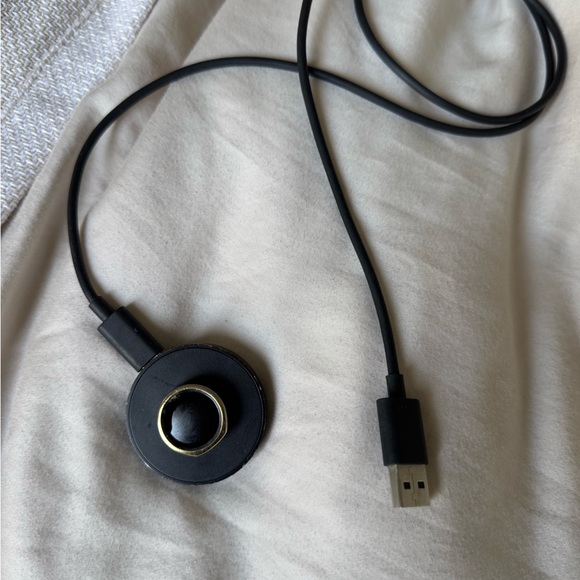 Gold Oura Ring Gen 3 Size 7 Smart Ring - Picture 3 of 3